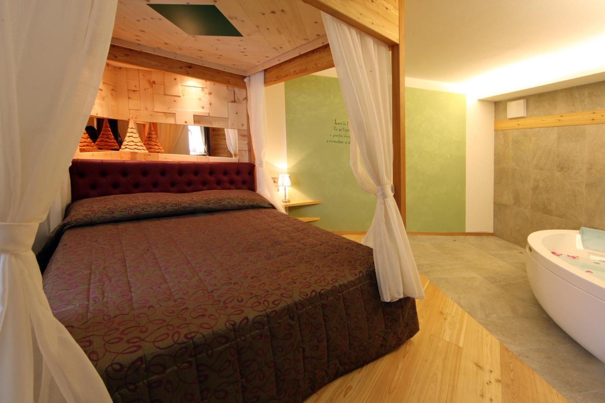 Hotel El Pilon Pozza di Fassa Eksteriør billede