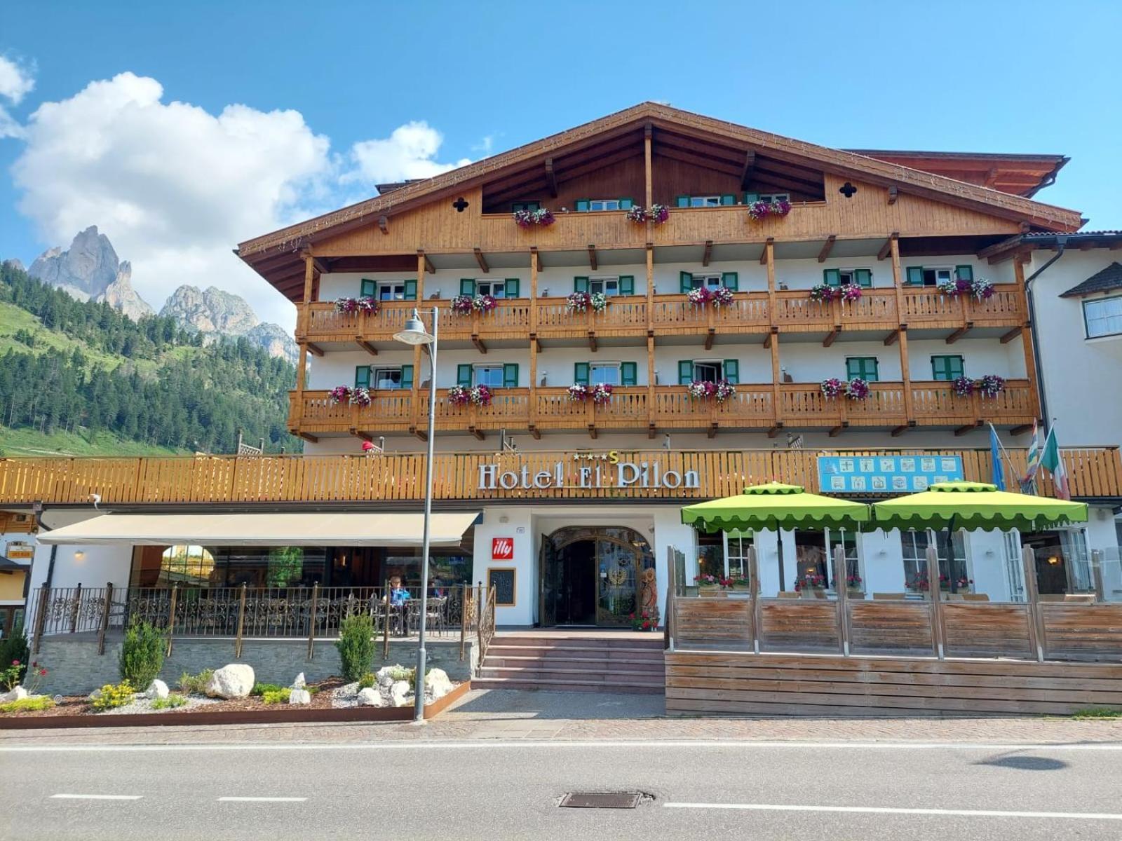 Hotel El Pilon Pozza di Fassa Eksteriør billede