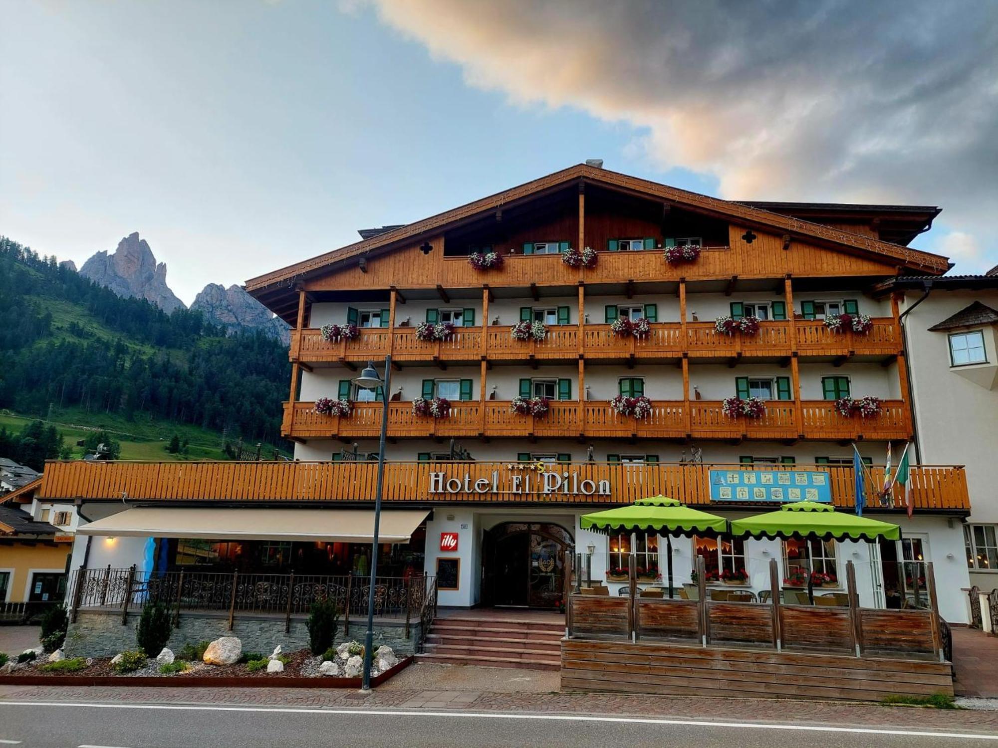 Hotel El Pilon Pozza di Fassa Eksteriør billede